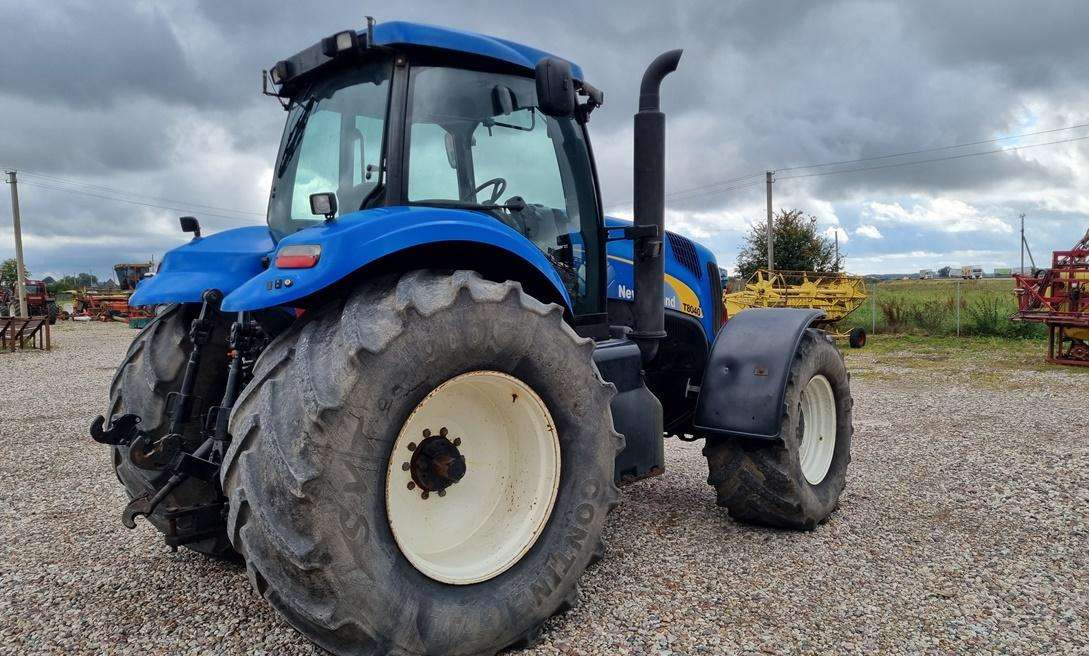 New Holland T8040 - Trator: foto 4 New Holland T8040 - Trator: foto 4