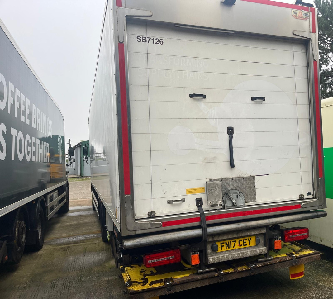 DAF CF 330 - Carrinha de contentor: foto 3 DAF CF 330 - Carrinha de contentor: foto 3