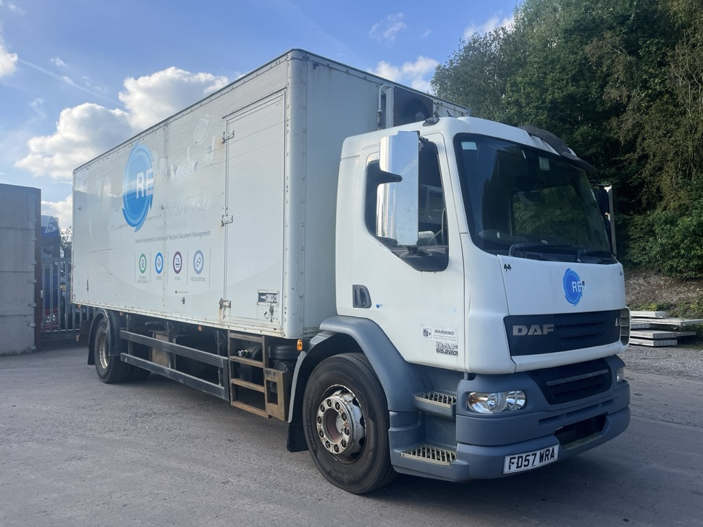 Daf 55LF 220 4x2 Box Van - Carrinha de contentor: foto 1 Daf 55LF 220 4x2 Box Van - Carrinha de contentor: foto 1