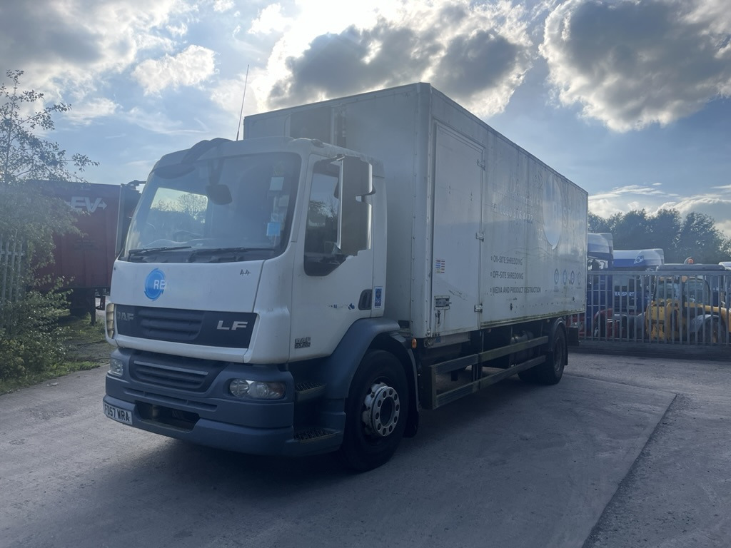 Daf 55LF 220 4x2 Box Van - Carrinha de contentor: foto 2 Daf 55LF 220 4x2 Box Van - Carrinha de contentor: foto 2