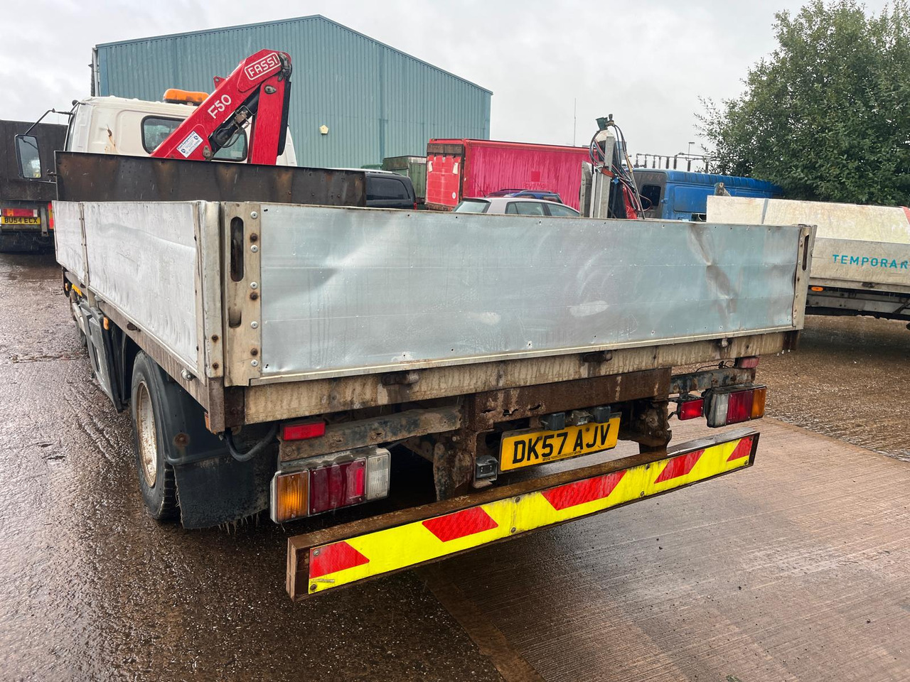 Isuzu NQR 70 - Camião de caixa aberta/ Plataforma, Camião grua: foto 4 Isuzu NQR 70 - Camião de caixa aberta/ Plataforma, Camião grua: foto 4