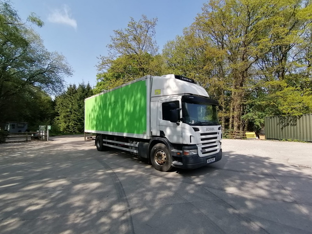 Scania P230 4x2 Box Van - Carrinha de contentor: foto 2 Scania P230 4x2 Box Van - Carrinha de contentor: foto 2
