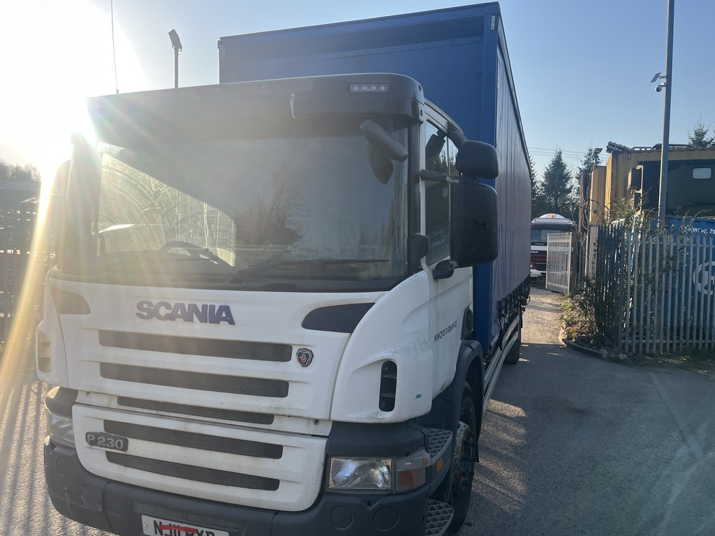 Scania P230 4x2 Curtain side - Camião de lona: foto 2 Scania P230 4x2 Curtain side - Camião de lona: foto 2