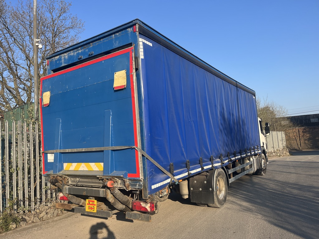 Scania P230 4x2 Curtain side - Camião de lona: foto 3 Scania P230 4x2 Curtain side - Camião de lona: foto 3