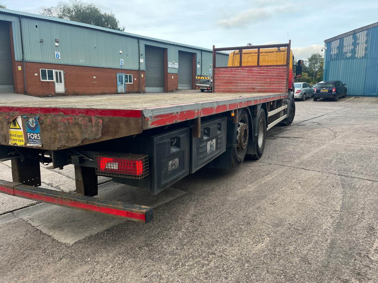 Scania P280 - Camião de caixa aberta/ Plataforma: foto 3 Scania P280 - Camião de caixa aberta/ Plataforma: foto 3