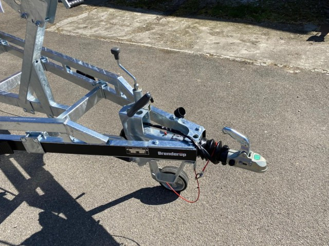 Brenderup Brenderup Premium Bootsanhänger 242500TB SR mit Superrollen, 2,5 to. 7,2m/ 24 Fuß - Reboque para barco: foto 2 Brenderup Brenderup Premium Bootsanhänger 242500TB SR mit Superrollen, 2,5 to. 7,2m/ 24 Fuß - Reboque para barco: foto 2