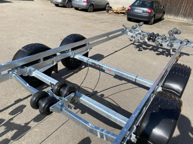 Locação financeira de Brenderup Brenderup Premium Bootsanhänger 303500TB SRX mit Superrollen, 3,5 to. 8,7m/ 30 Fuß Brenderup Brenderup Premium Bootsanhänger 303500TB SRX mit Superrollen, 3,5 to. 8,7m/ 30 Fuß: foto 7 Locação financeira de Brenderup Brenderup Premium Bootsanhänger 303500TB SRX mit Superrollen, 3,5 to. 8,7m/ 30 Fuß Brenderup Brenderup Premium Bootsanhänger 303500TB SRX mit Superrollen, 3,5 to. 8,7m/ 30 Fuß: foto 7