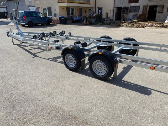 Locação financeira de Brenderup Brenderup Premium Bootsanhänger 303500TB SRX mit Superrollen, 3,5 to. 8,7m/ 30 Fuß Brenderup Brenderup Premium Bootsanhänger 303500TB SRX mit Superrollen, 3,5 to. 8,7m/ 30 Fuß: foto 9 Locação financeira de Brenderup Brenderup Premium Bootsanhänger 303500TB SRX mit Superrollen, 3,5 to. 8,7m/ 30 Fuß Brenderup Brenderup Premium Bootsanhänger 303500TB SRX mit Superrollen, 3,5 to. 8,7m/ 30 Fuß: foto 9