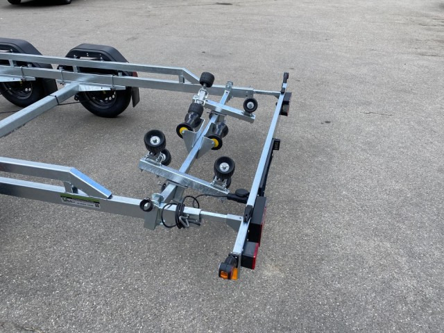 Locação financeira de Brenderup Premium Bootsanhänger 242000TB SR mit Superrollen, 2,0 to. 7,2m/ 24 Fuß Brenderup Premium Bootsanhänger 242000TB SR mit Superrollen, 2,0 to. 7,2m/ 24 Fuß: foto 6 Locação financeira de Brenderup Premium Bootsanhänger 242000TB SR mit Superrollen, 2,0 to. 7,2m/ 24 Fuß Brenderup Premium Bootsanhänger 242000TB SR mit Superrollen, 2,0 to. 7,2m/ 24 Fuß: foto 6