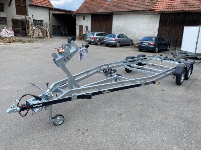 Brenderup Premium Bootsanhänger 242000TB SR mit Superrollen, 2,0 to. 7,2m/ 24 Fuß - Reboque para barco: foto 1 Brenderup Premium Bootsanhänger 242000TB SR mit Superrollen, 2,0 to. 7,2m/ 24 Fuß - Reboque para barco: foto 1