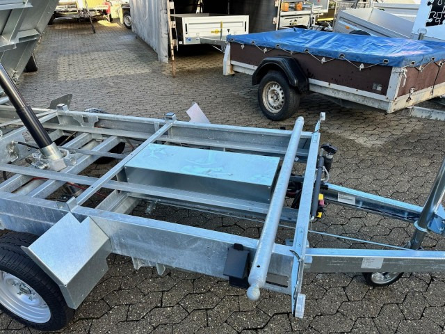 Reboque basculante novo Humbaur 3-Seitenkipper HTK 3500.31 Alu, 3140 x 1750 x 350 mm, 3,5 to.: foto 9 Reboque basculante novo Humbaur 3-Seitenkipper HTK 3500.31 Alu, 3140 x 1750 x 350 mm, 3,5 to.: foto 9