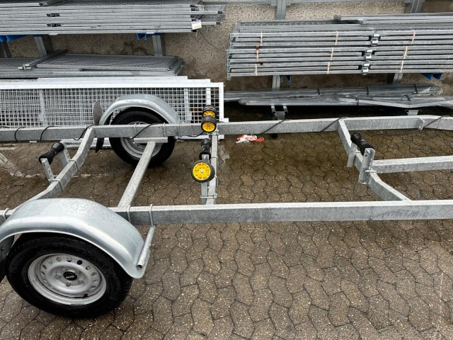 Pega V-Liner 750 kg, 100 km/h, 5,0 x 1,8 m - Reboque para barco: foto 4 Pega V-Liner 750 kg, 100 km/h, 5,0 x 1,8 m - Reboque para barco: foto 4