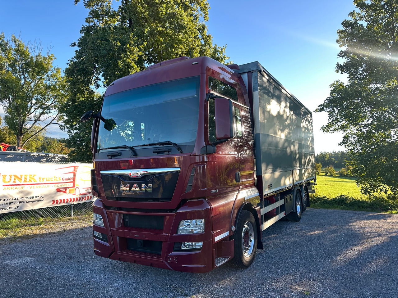 MAN TGX 26.480 6x2 Hebebühne - Camião de lona: foto 1 MAN TGX 26.480 6x2 Hebebühne - Camião de lona: foto 1