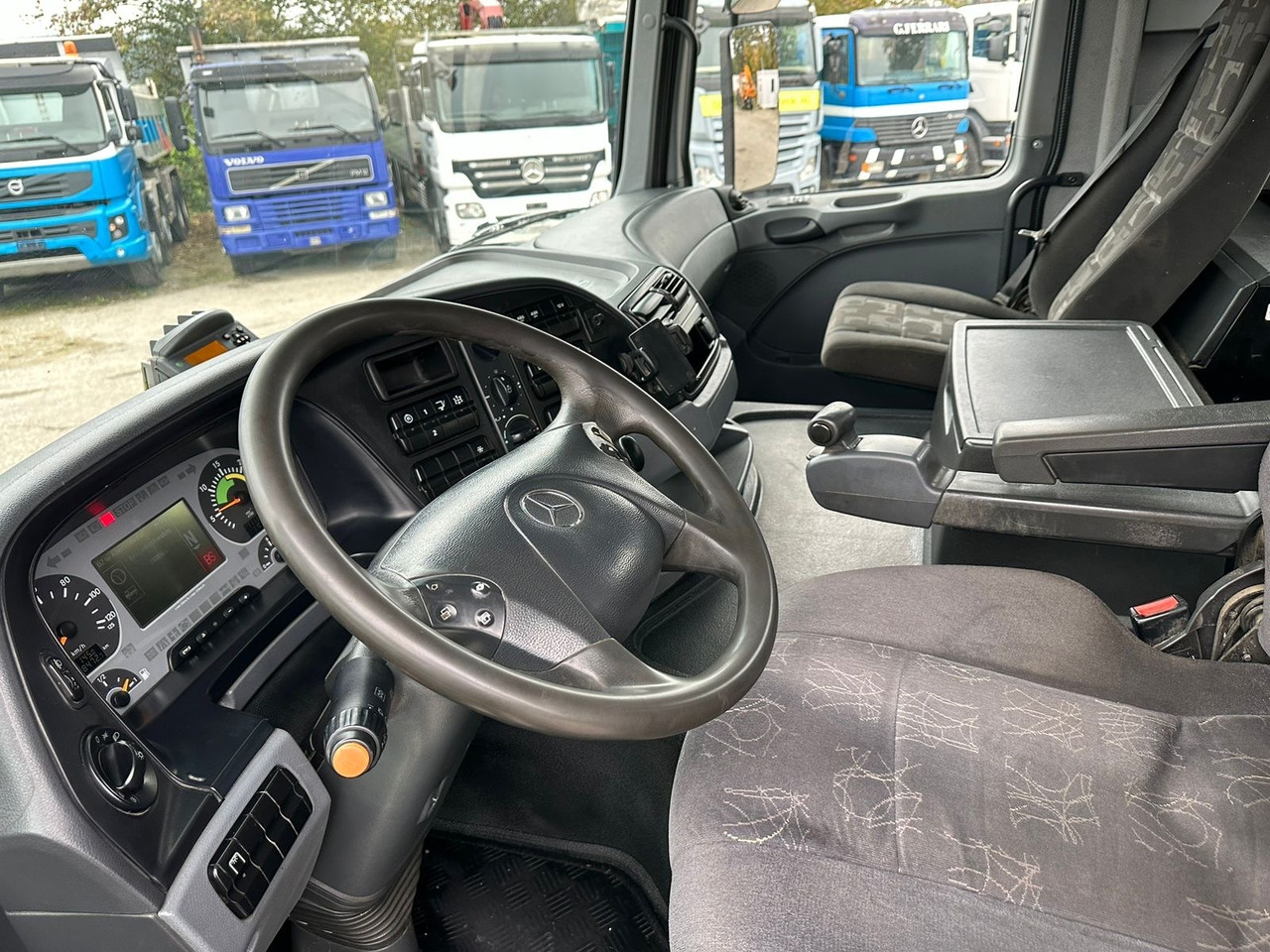 MERCEDES-BENZ Actros 3246 8x4 Kipper - Camião basculante: foto 4 MERCEDES-BENZ Actros 3246 8x4 Kipper - Camião basculante: foto 4