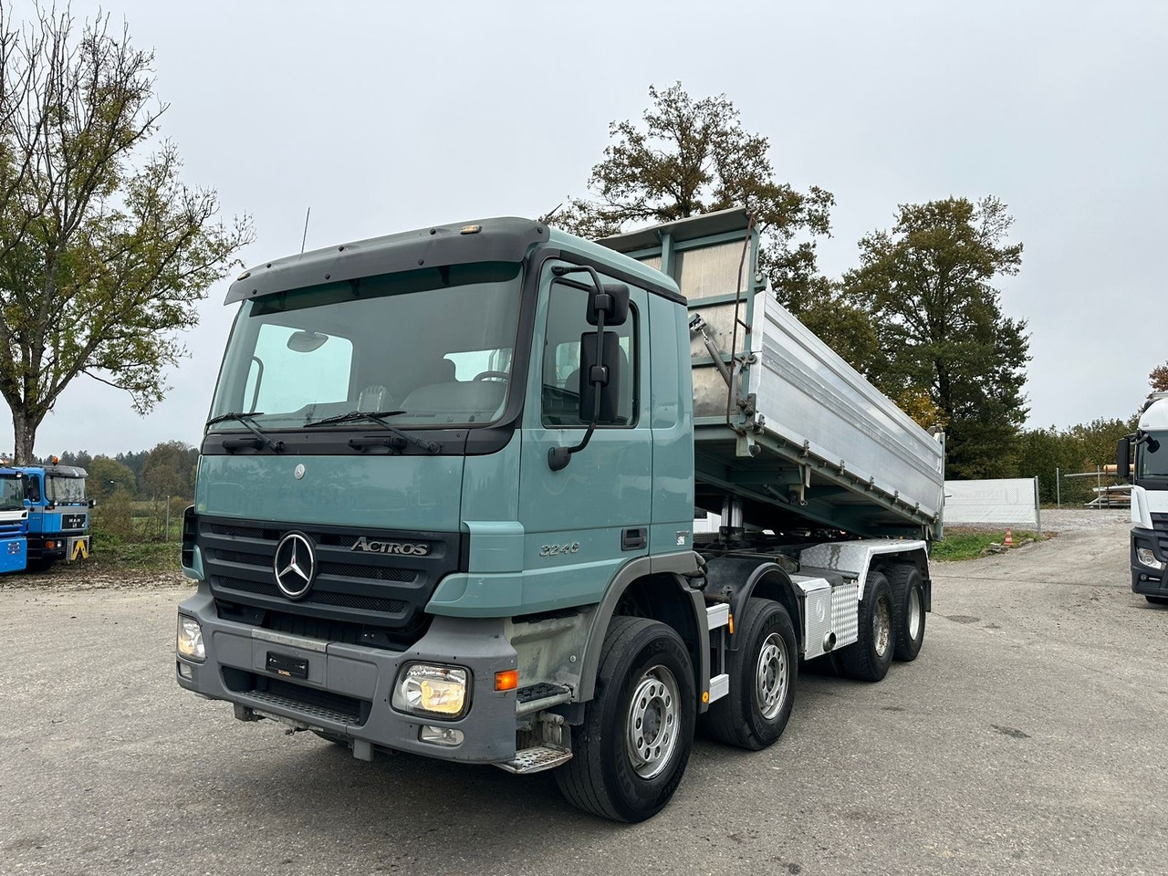 MERCEDES-BENZ Actros 3246 8x4 Kipper - Camião basculante: foto 1 MERCEDES-BENZ Actros 3246 8x4 Kipper - Camião basculante: foto 1