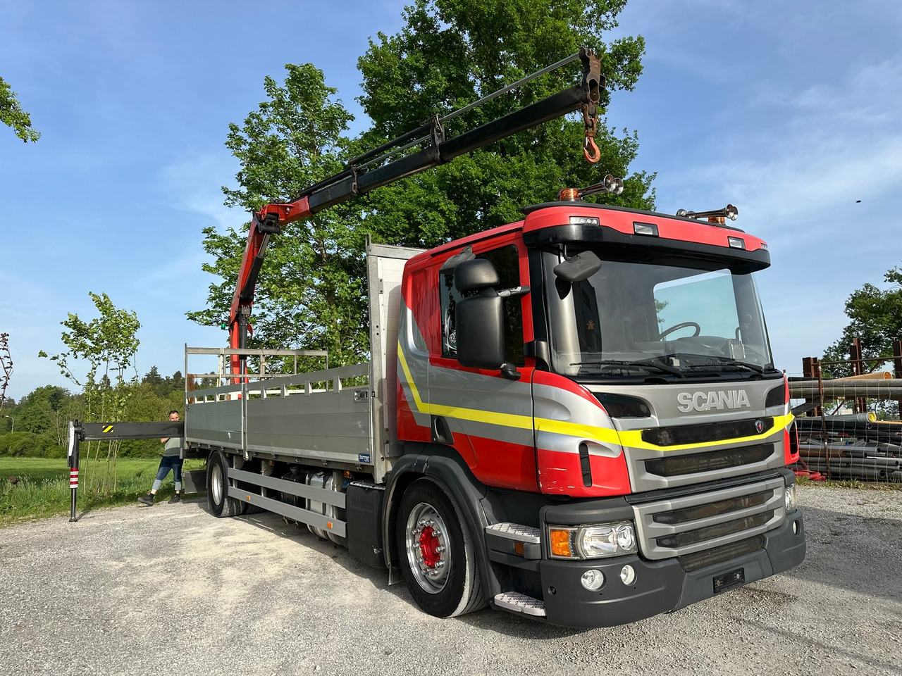 SCANIA P410 Euro6 4x2 Palfinger 13001 - Camião de caixa aberta/ Plataforma, Camião grua: foto 2 SCANIA P410 Euro6 4x2 Palfinger 13001 - Camião de caixa aberta/ Plataforma, Camião grua: foto 2