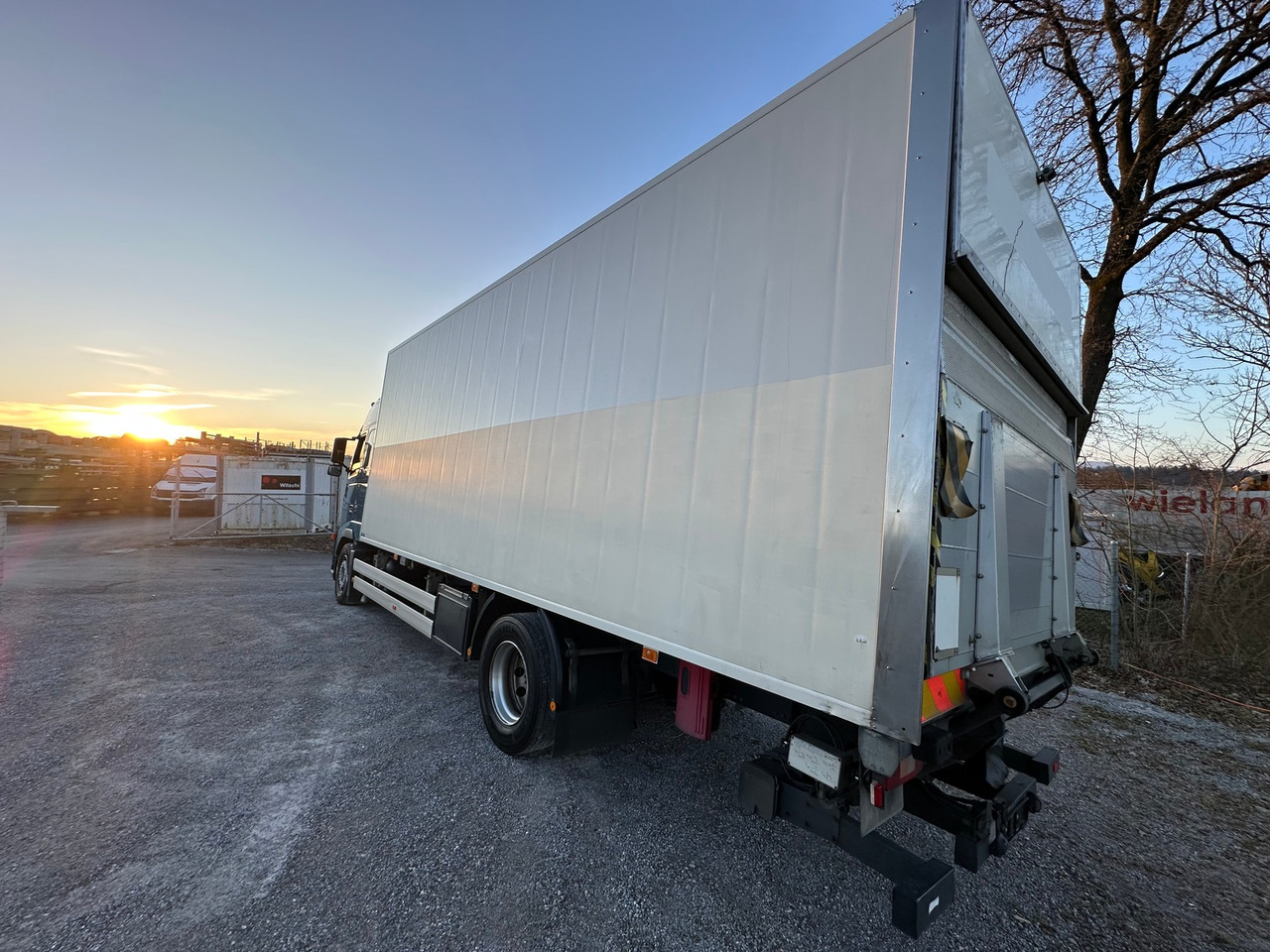 VOLVO FH 400 4x2 Kühler - Camião frigorífico: foto 3 VOLVO FH 400 4x2 Kühler - Camião frigorífico: foto 3