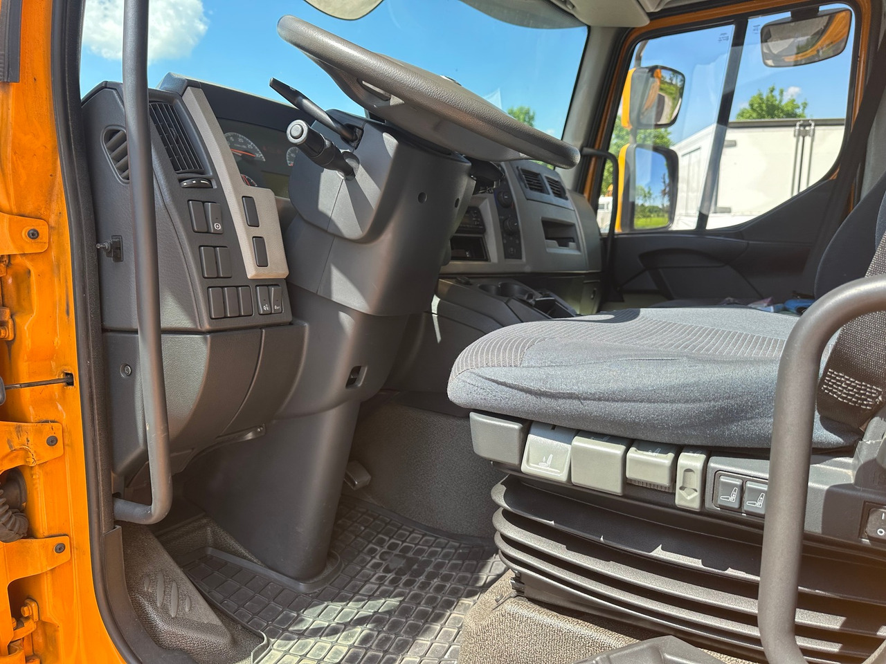 Camião furgão VOLVO FL 2404x2: foto 11