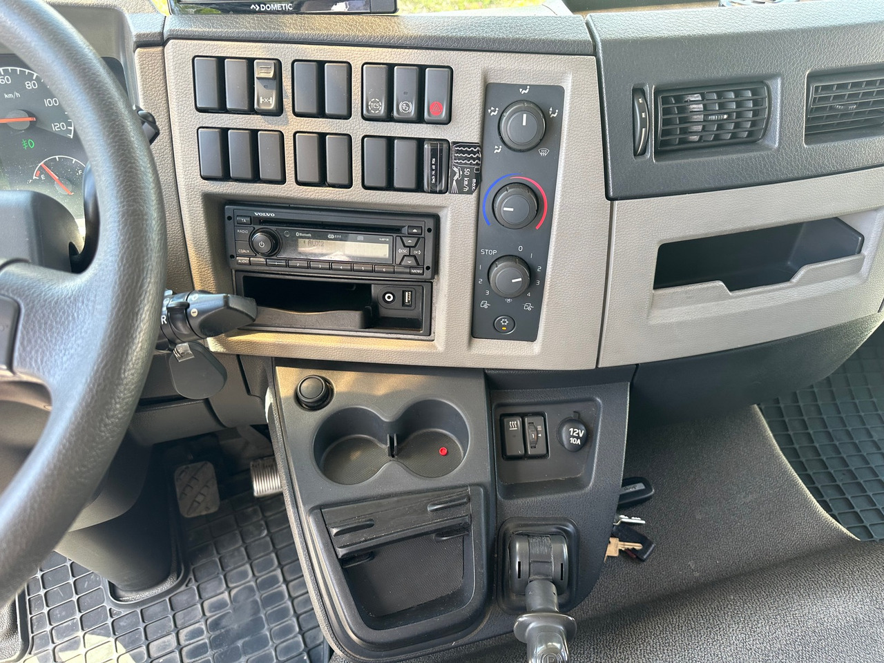 Camião furgão VOLVO FL 2404x2: foto 9