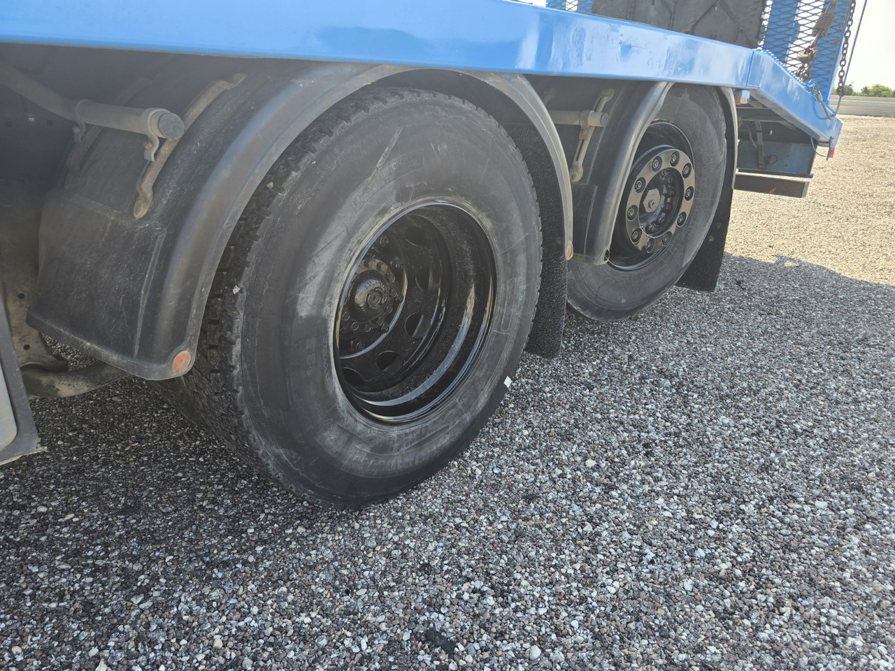 Camião transporte de veículos IVECO 260S33: foto 10