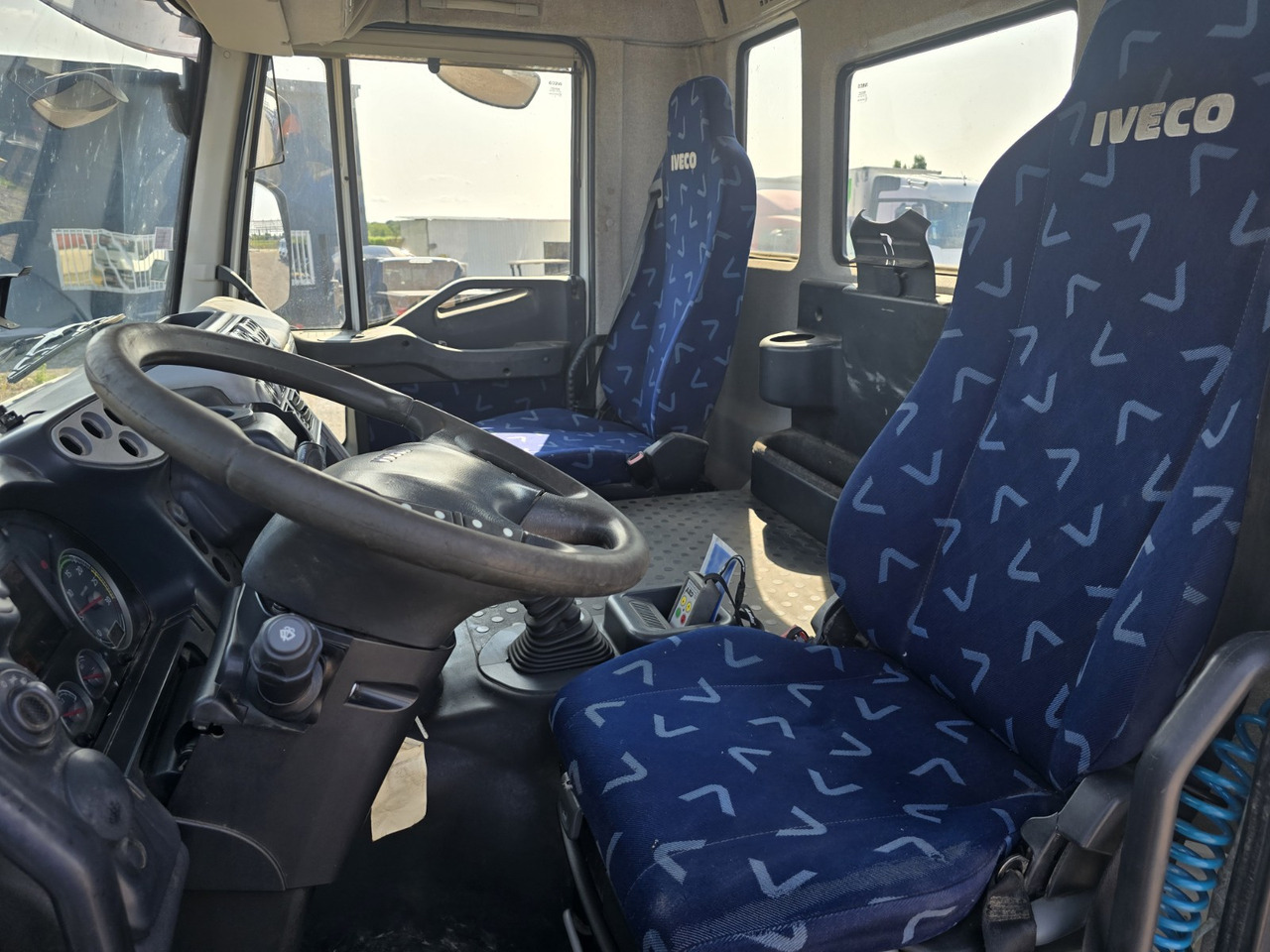 Camião transporte de veículos IVECO 260S33: foto 7