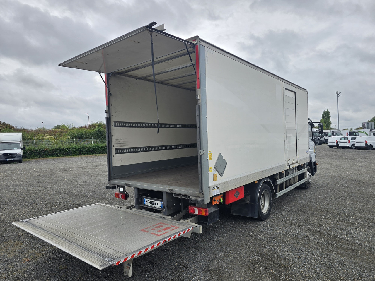 MERCEDES-BENZ Atego 1218 - Bo - LIFT - SIDE DOOR - ADR - Camião furgão: foto 4 MERCEDES-BENZ Atego 1218 - Bo - LIFT - SIDE DOOR - ADR - Camião furgão: foto 4