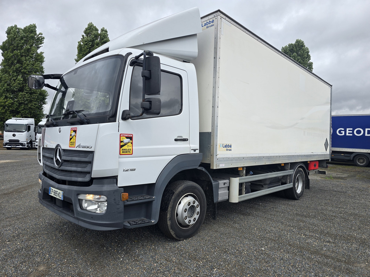 MERCEDES-BENZ Atego 1218 - Bo - LIFT - SIDE DOOR - ADR - Camião furgão: foto 2 MERCEDES-BENZ Atego 1218 - Bo - LIFT - SIDE DOOR - ADR - Camião furgão: foto 2