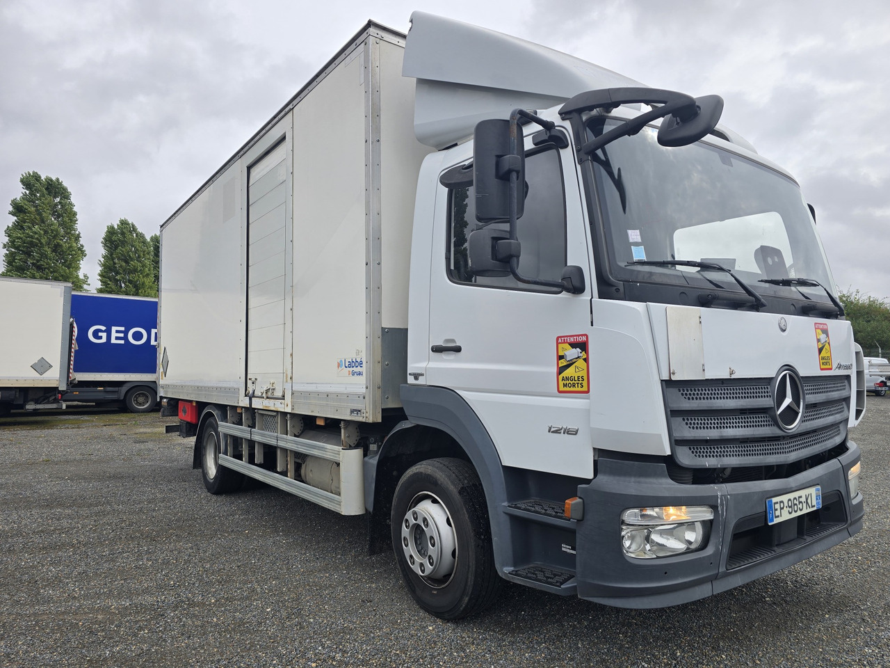 MERCEDES-BENZ Atego 1218 - Bo - LIFT - SIDE DOOR - ADR - Camião furgão: foto 1 MERCEDES-BENZ Atego 1218 - Bo - LIFT - SIDE DOOR - ADR - Camião furgão: foto 1