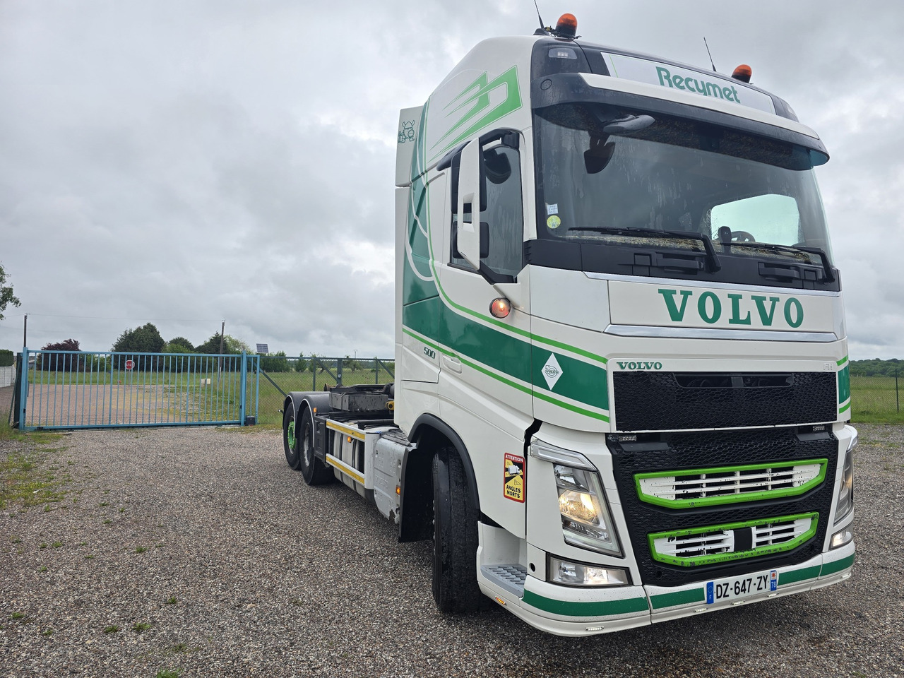 VOLVO FH500 Globe XL - Camião polibenne: foto 2 VOLVO FH500 Globe XL - Camião polibenne: foto 2