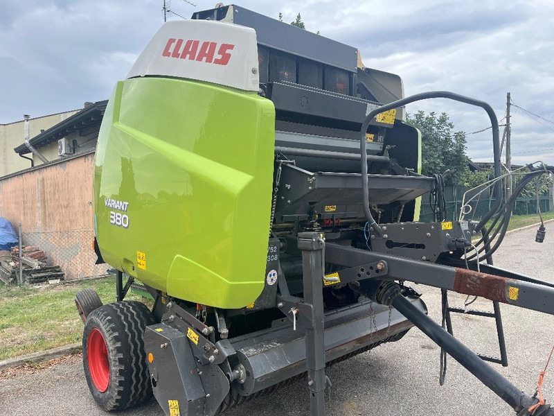 Claas Variant 380 - Enfardadeira de fardos redondos: foto 1 Claas Variant 380 - Enfardadeira de fardos redondos: foto 1