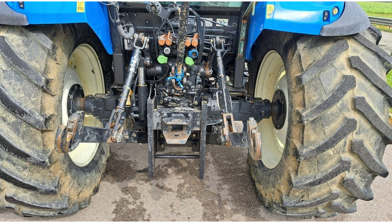 New Holland T 4.105 - Trator: foto 5 New Holland T 4.105 - Trator: foto 5