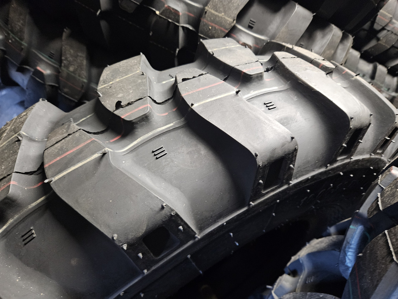 Armour TI300 10.00-20 - Pneu para Escavadeira de rodas: foto 5 Armour TI300 10.00-20 - Pneu para Escavadeira de rodas: foto 5