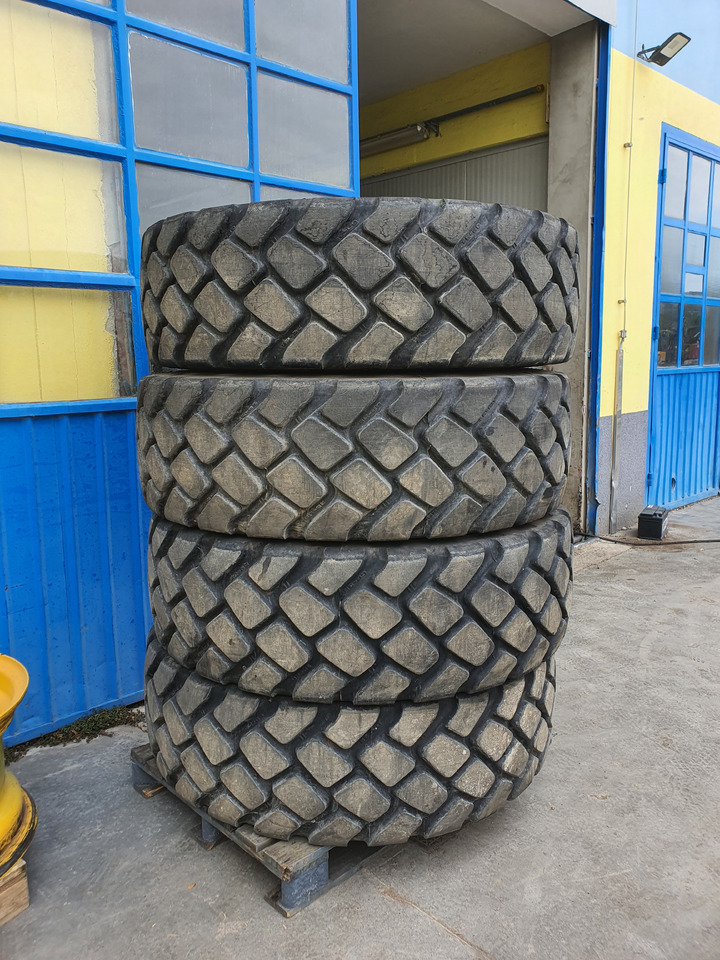 GOODYEAR GP-3E 17.5R25 - Pneu para Pá carregadora de rodas: foto 1 GOODYEAR GP-3E 17.5R25 - Pneu para Pá carregadora de rodas: foto 1