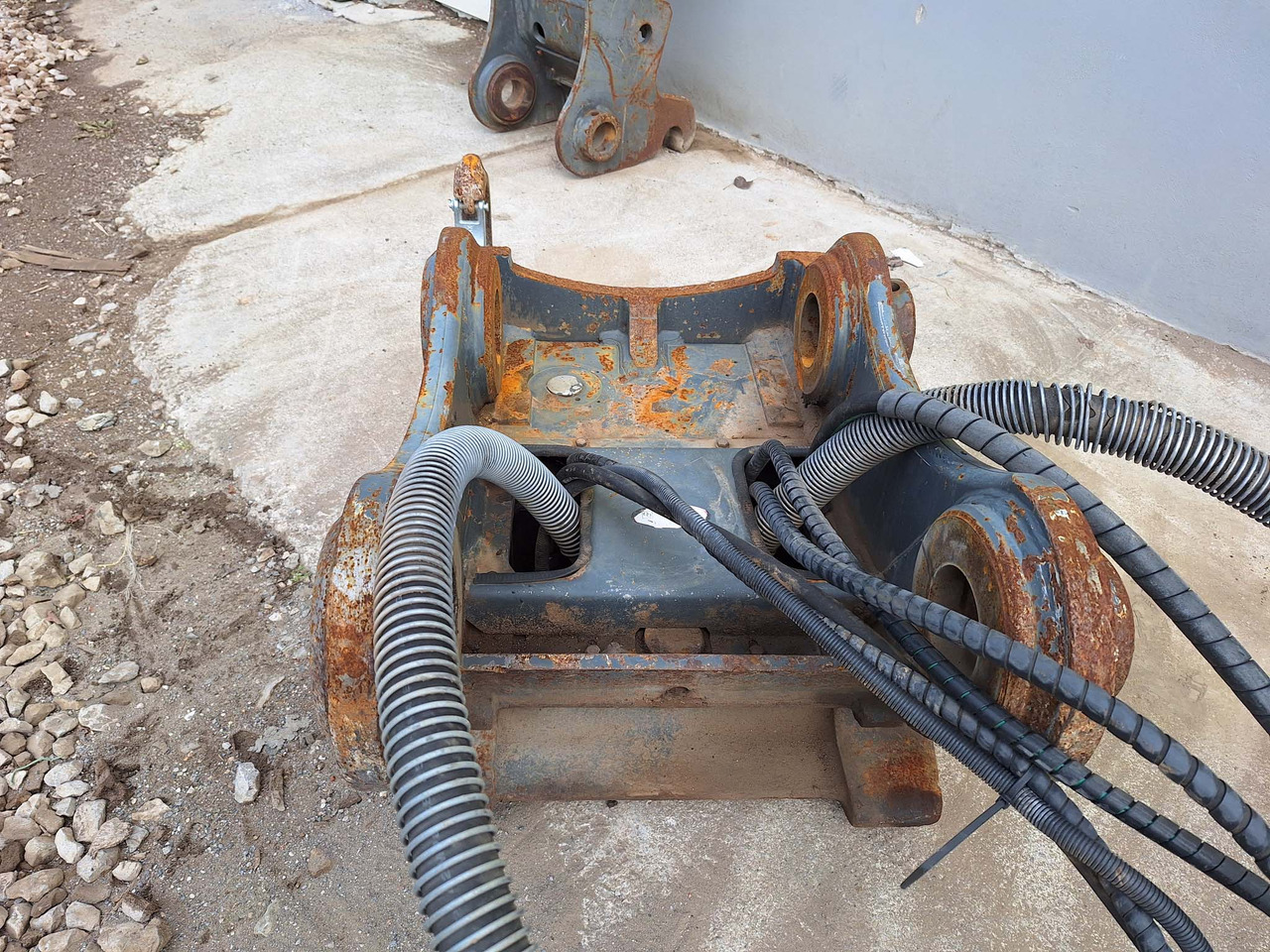 OilQuick hydraulic OQ70/55 - Acoplamento rápido para Máquina de construção: foto 4 OilQuick hydraulic OQ70/55 - Acoplamento rápido para Máquina de construção: foto 4