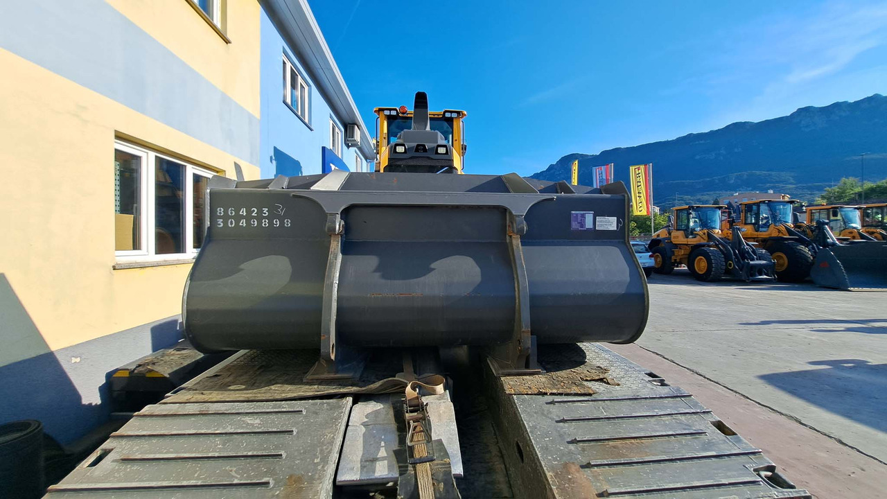 VOLVO 2500 mm for 12-15 ton wheel loaders - Balde carregador: foto 3 VOLVO 2500 mm for 12-15 ton wheel loaders - Balde carregador: foto 3