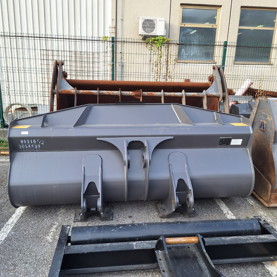 VOLVO 2880 mm for 18-22 ton wheel loaders - Balde carregador para Máquina de construção: foto 5 VOLVO 2880 mm for 18-22 ton wheel loaders - Balde carregador para Máquina de construção: foto 5