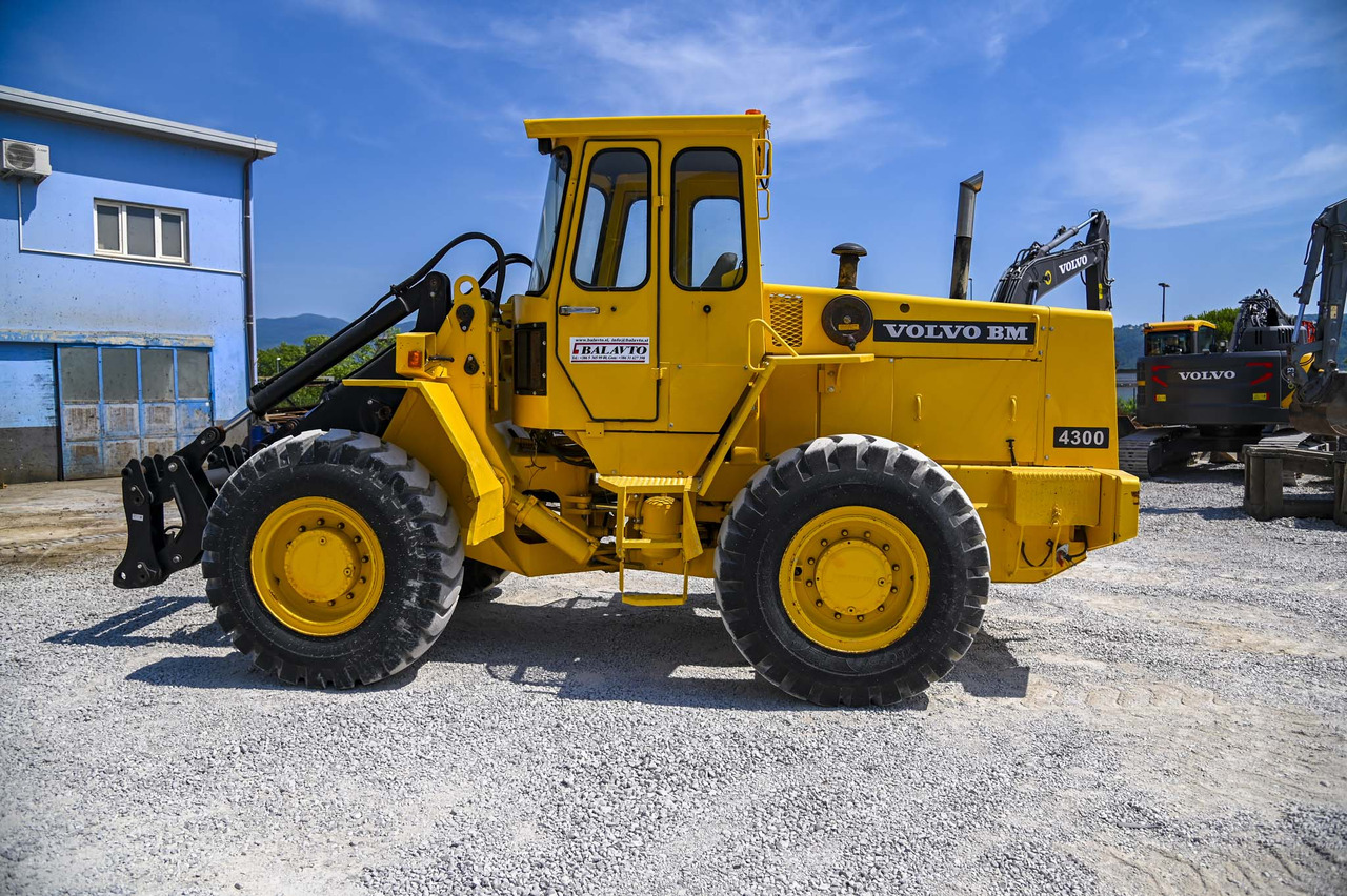 VOLVO BM4300 - Pá carregadora de rodas: foto 4 VOLVO BM4300 - Pá carregadora de rodas: foto 4