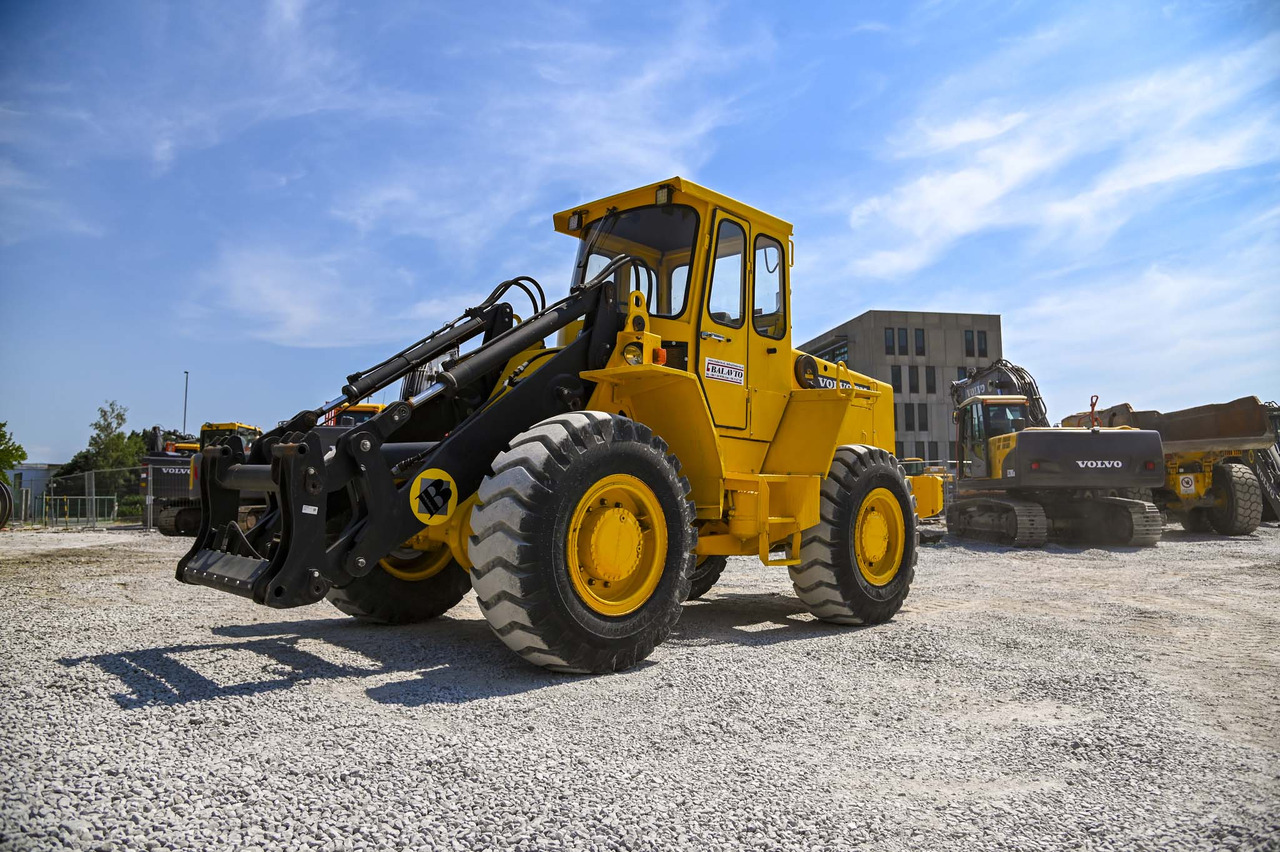 VOLVO BM4300 - Pá carregadora de rodas: foto 1 VOLVO BM4300 - Pá carregadora de rodas: foto 1