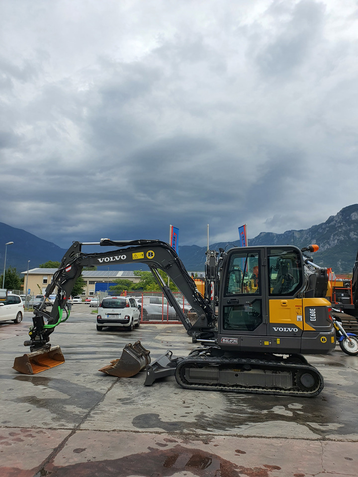 VOLVO EC60E - Mini escavadeira: foto 2 VOLVO EC60E - Mini escavadeira: foto 2