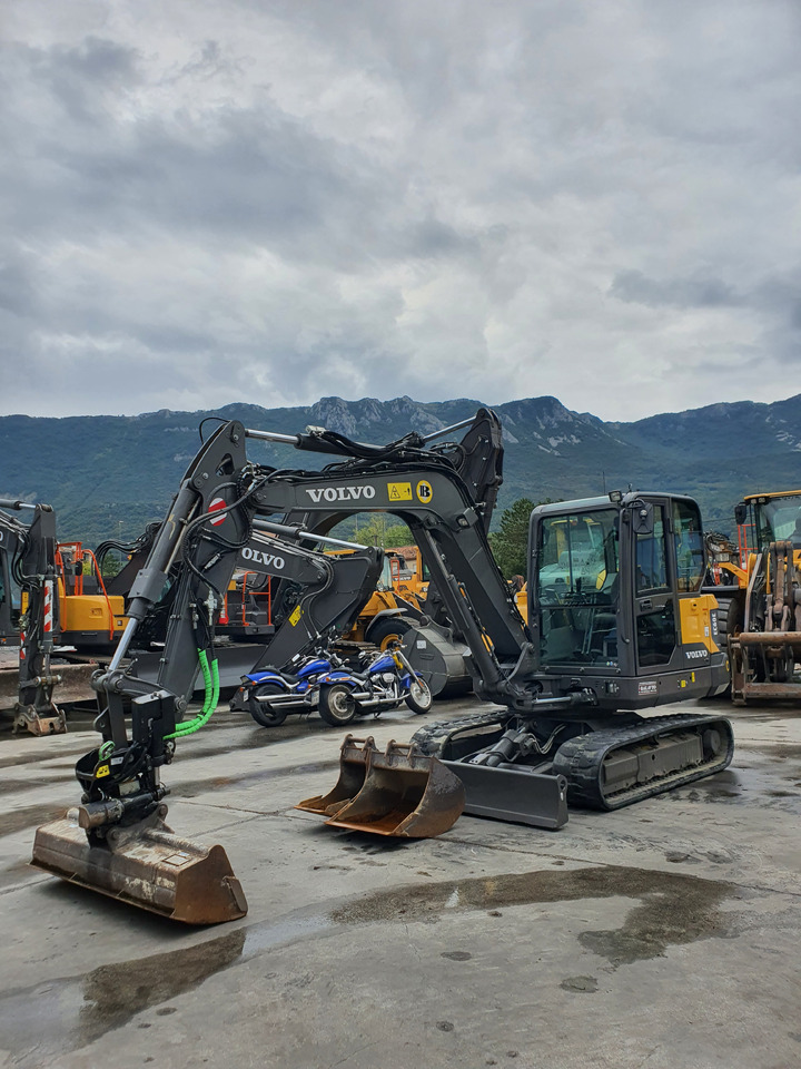 VOLVO EC60E - Mini escavadeira: foto 3 VOLVO EC60E - Mini escavadeira: foto 3