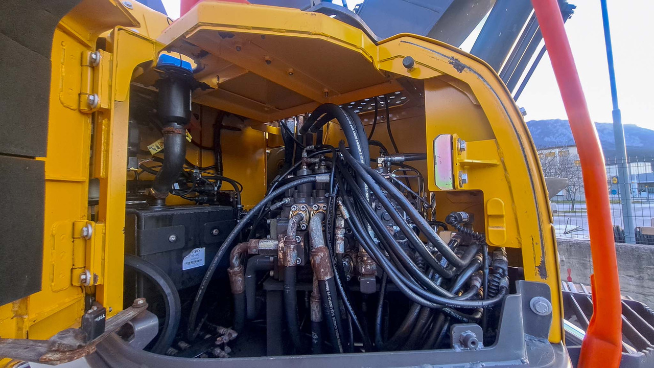 Escavadora de rastos VOLVO ECR235EL: foto 12 Escavadora de rastos VOLVO ECR235EL: foto 12