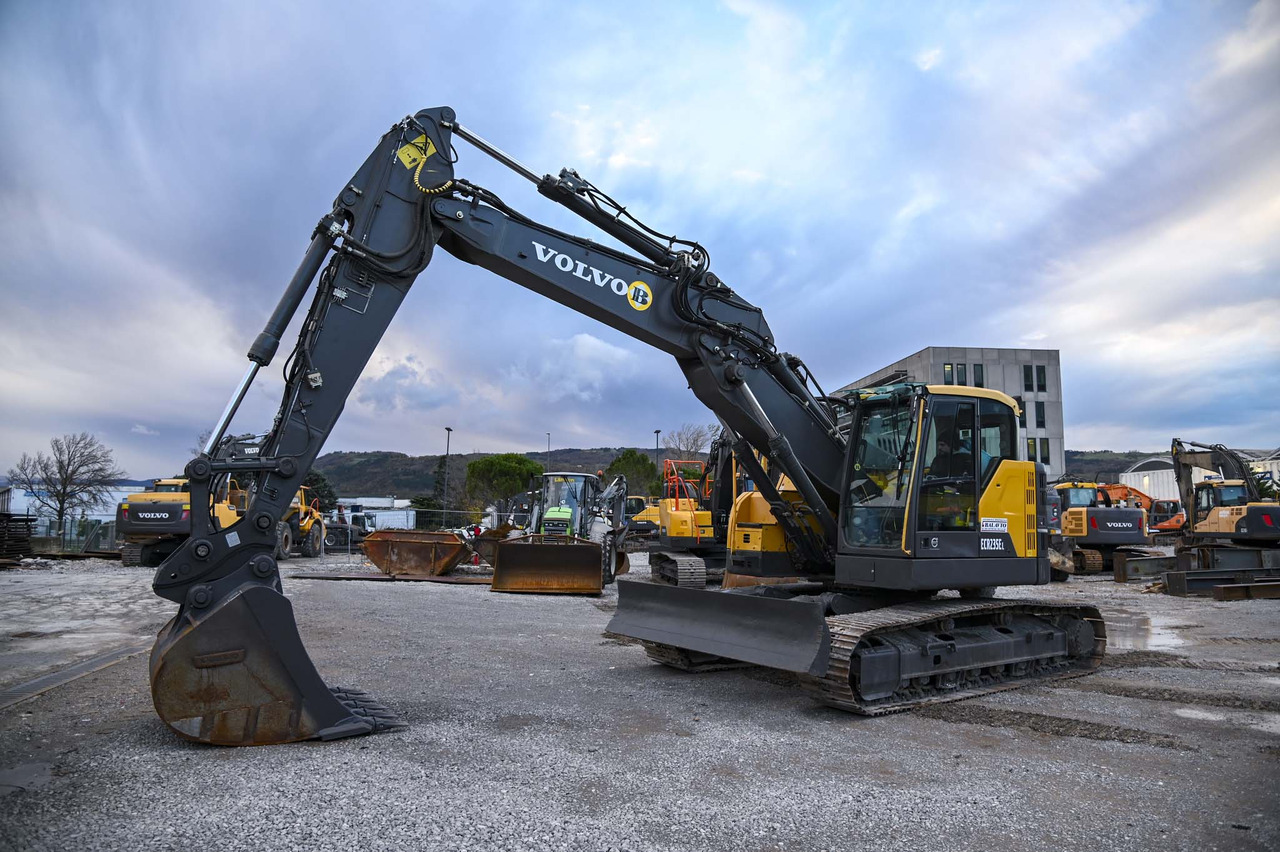 VOLVO ECR235EL - Escavadora de rastos: foto 2 VOLVO ECR235EL - Escavadora de rastos: foto 2