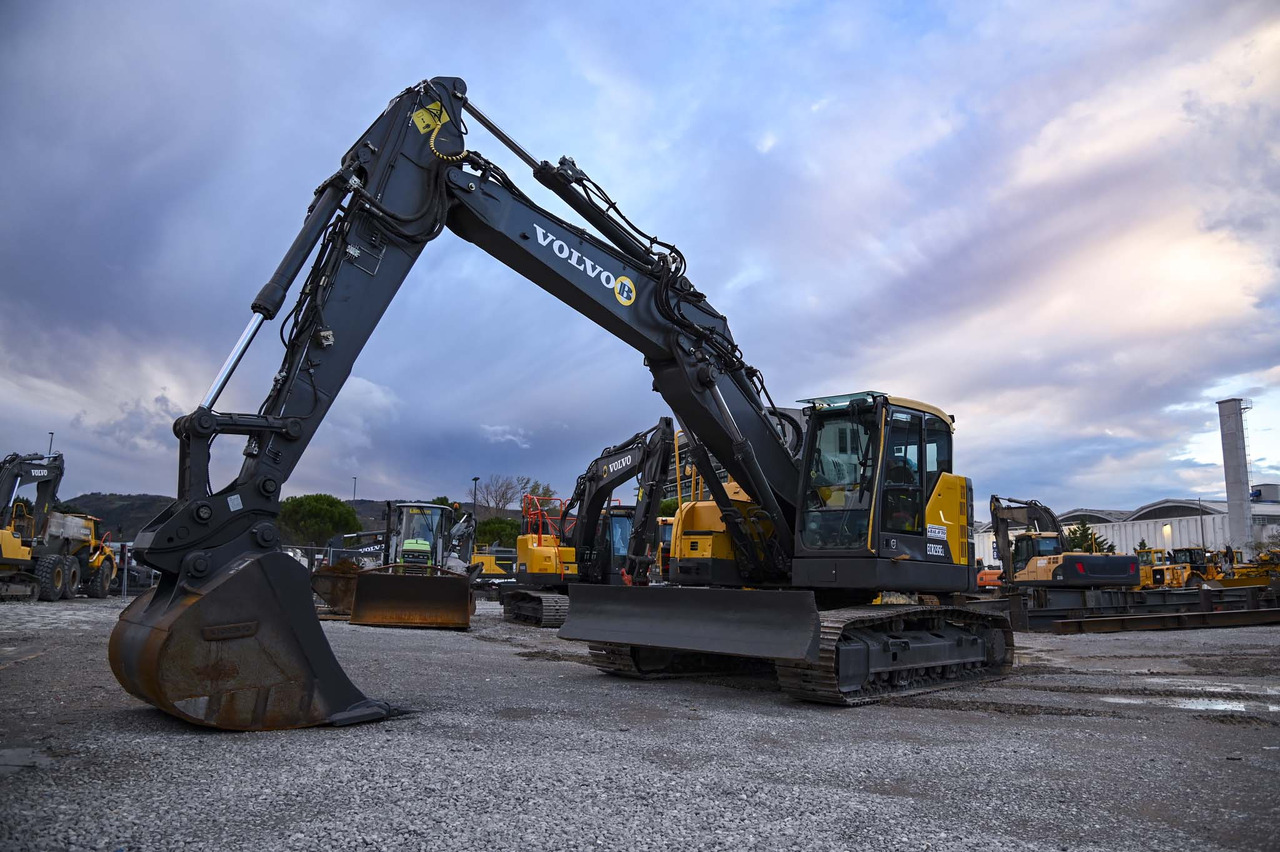 VOLVO ECR235EL - Escavadora de rastos: foto 1 VOLVO ECR235EL - Escavadora de rastos: foto 1