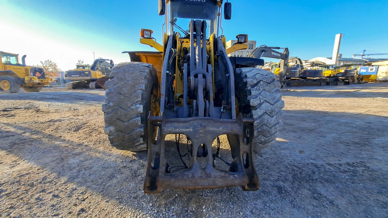 VOLVO L120E - Pá carregadora de rodas: foto 2 VOLVO L120E - Pá carregadora de rodas: foto 2