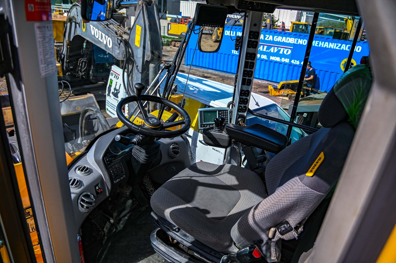 Pá carregadora de rodas VOLVO L180H: foto 48