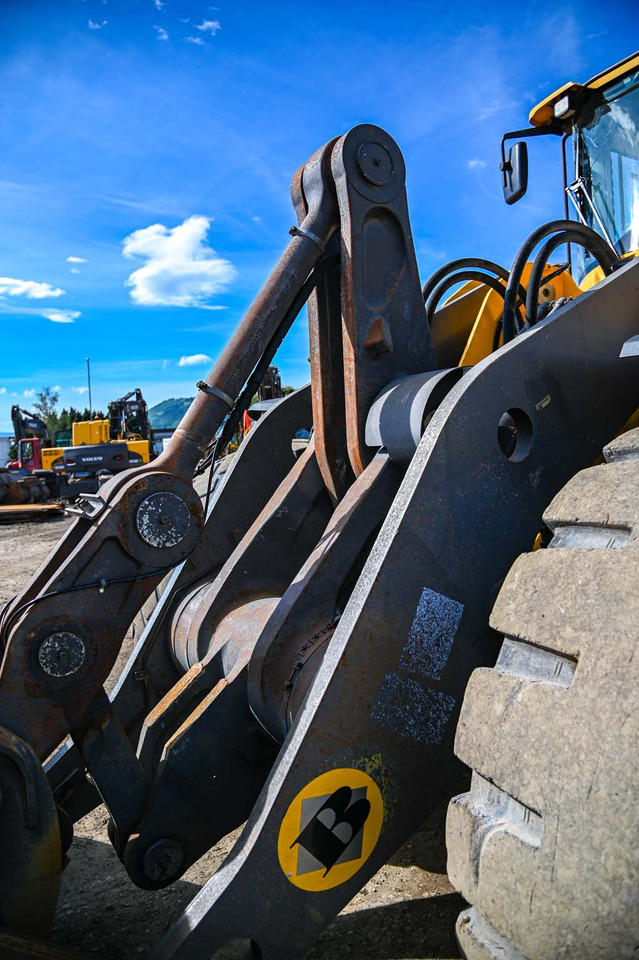 Pá carregadora de rodas VOLVO L180H: foto 17