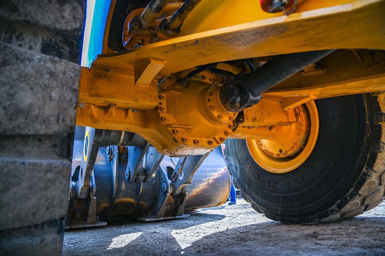 Pá carregadora de rodas VOLVO L180H: foto 31