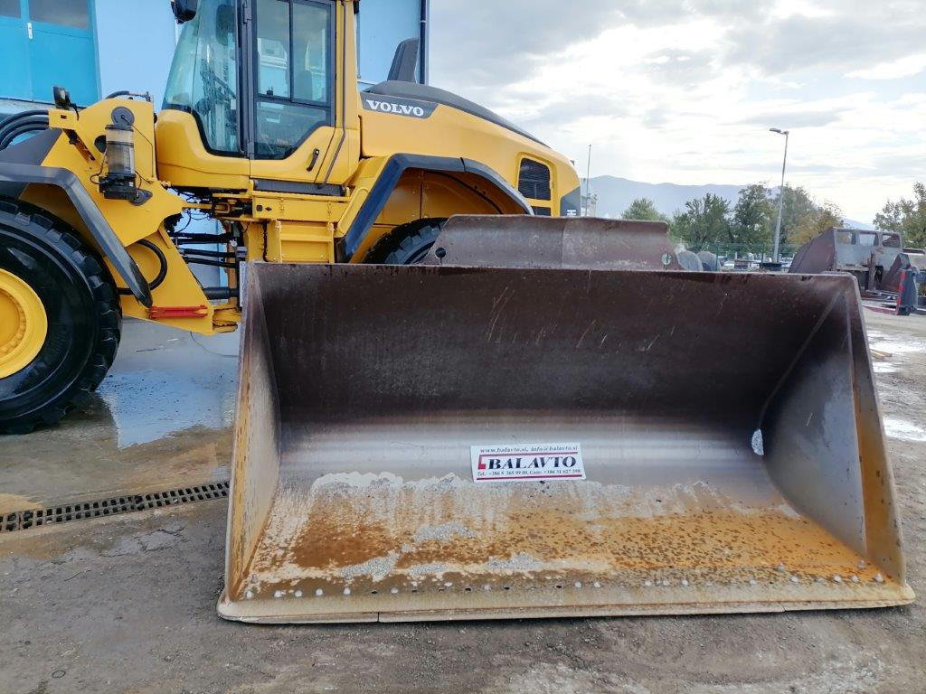 VOLVO loader bucket 2800 mm - Balde carregador para Pá carregadora de rodas: foto 1 VOLVO loader bucket 2800 mm - Balde carregador para Pá carregadora de rodas: foto 1