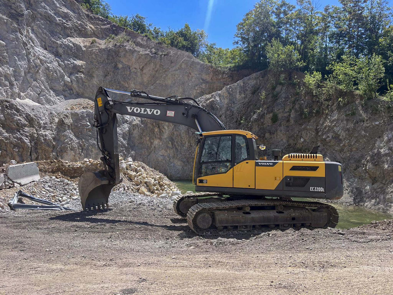 Volvo EC220D - Escavadora de rastos: foto 1 Volvo EC220D - Escavadora de rastos: foto 1