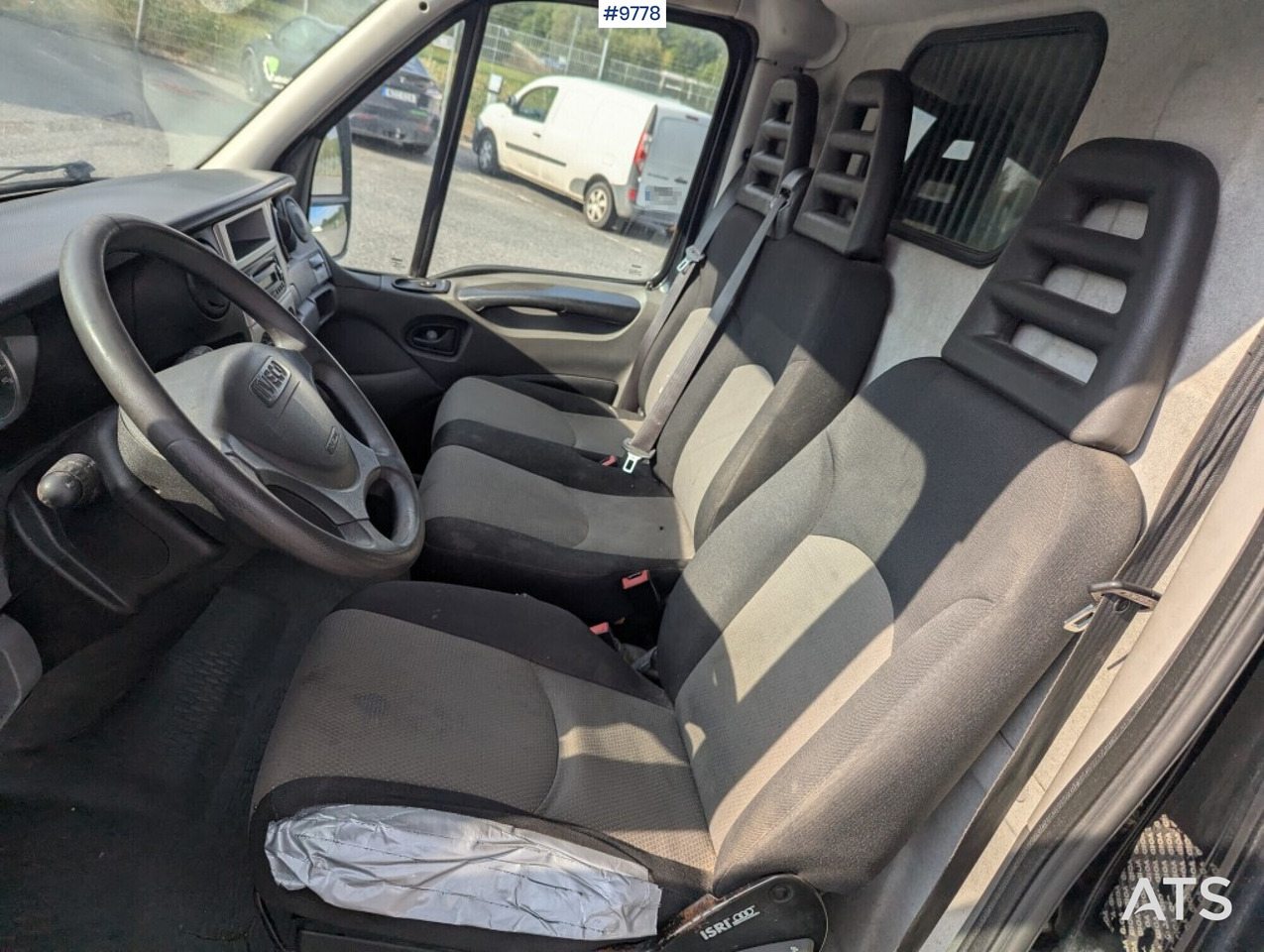 Box Truck Iveco Daily 29L12A V-300 - Furgão: foto 5 Box Truck Iveco Daily 29L12A V-300 - Furgão: foto 5